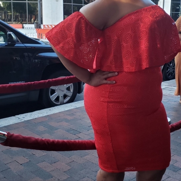 Red 2 piece set  *FINAL PRICE - Picture 3 of 7